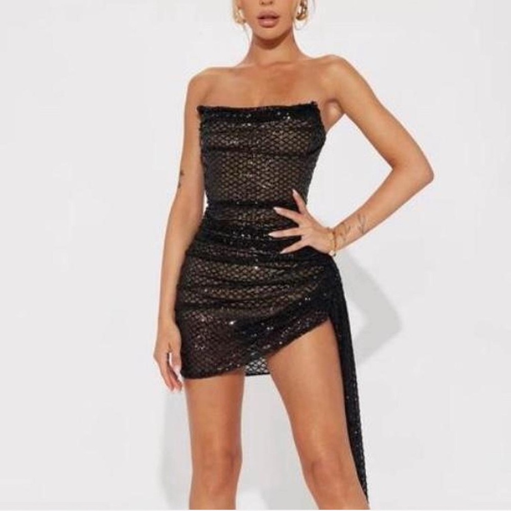 Elegant Black Strapless Dress